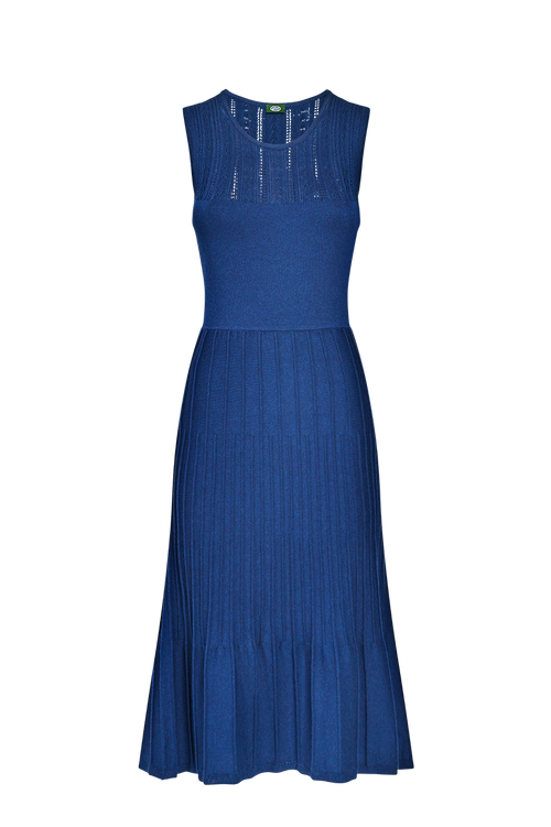 Fitted dress with artful knitted patterns