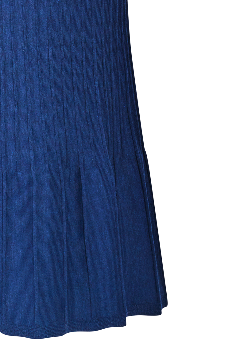 Fitted dress with artful knitted patterns - Image 6