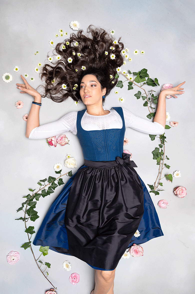 Blaudruck Dirndl set with studs - Image 9
