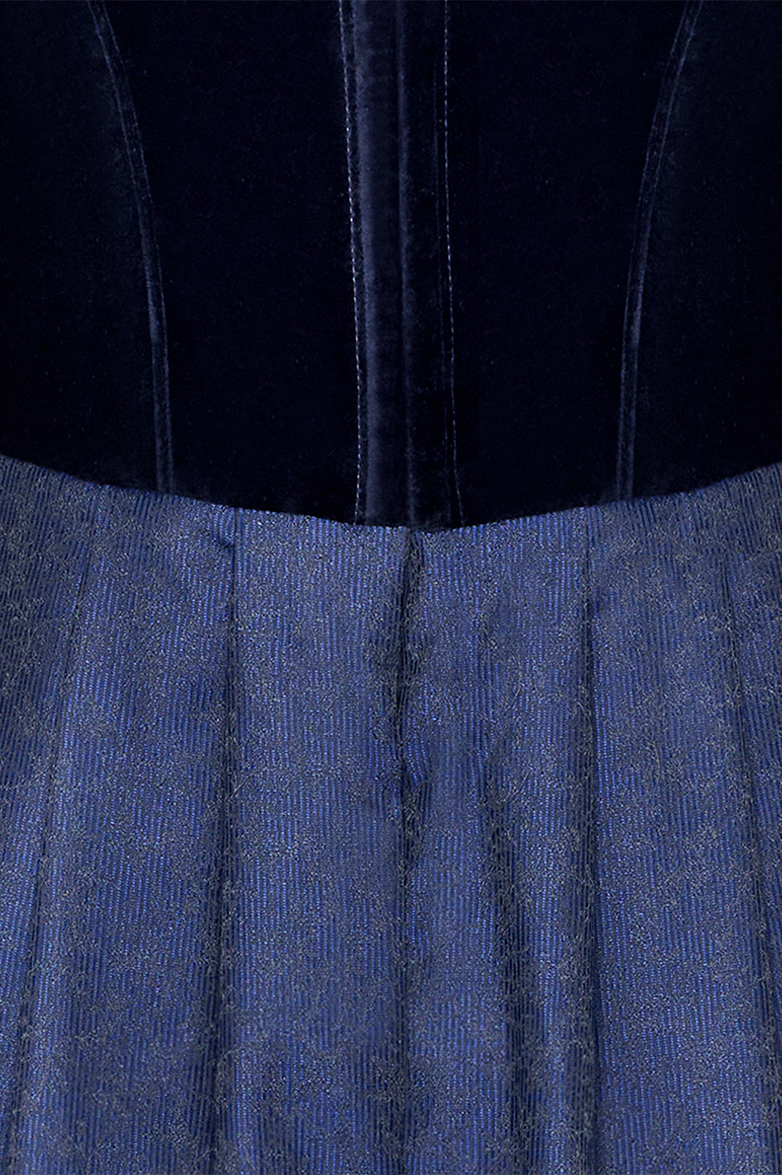 Velvet Dirndl - Image 4