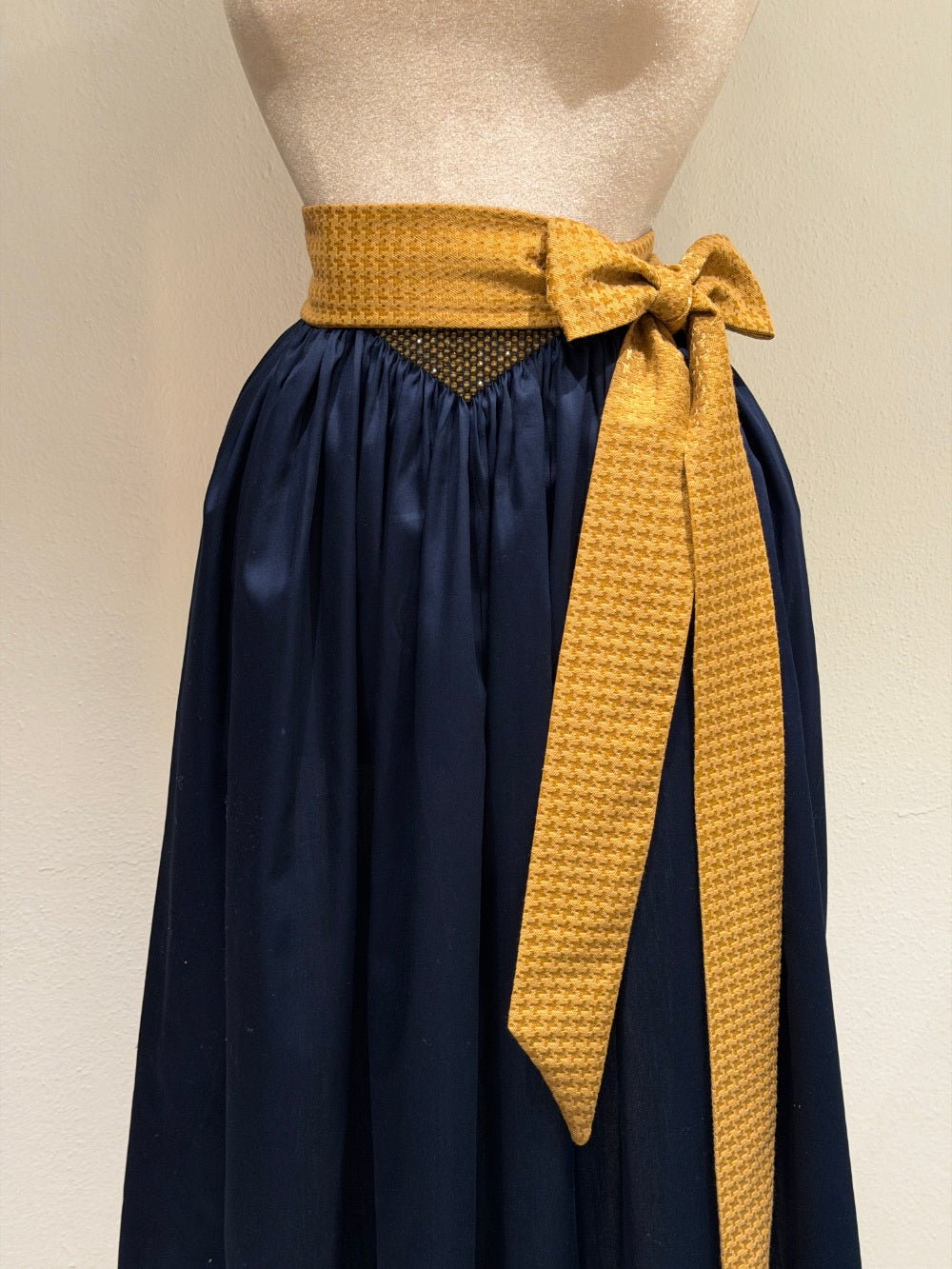 Adele Dirndl apron in cotton satin - Image 1