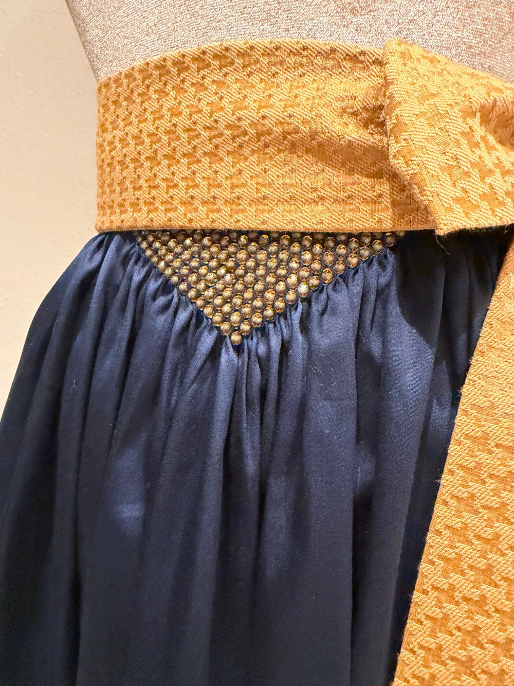 Adele Dirndl apron in cotton satin - Image 3